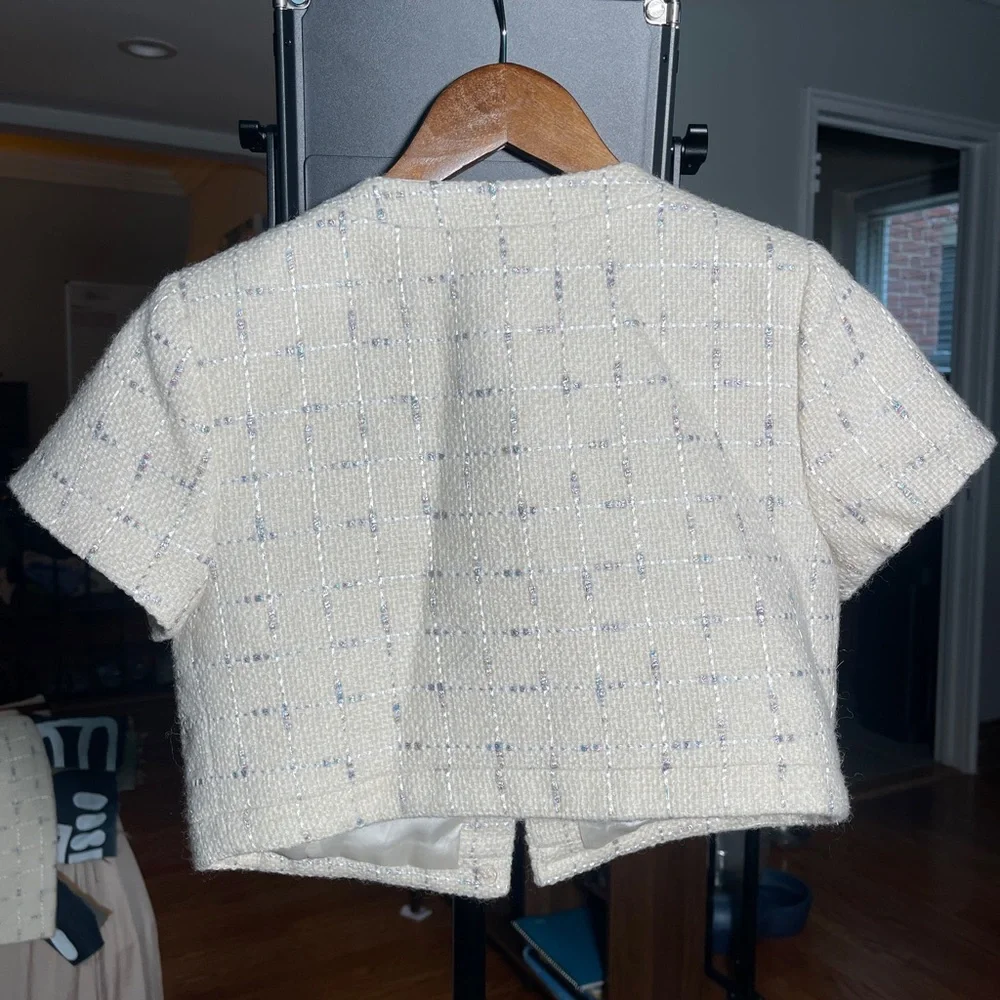 Elegant Cream Tweed Women's Blazer and Skirt Set - Picture 3 of 8